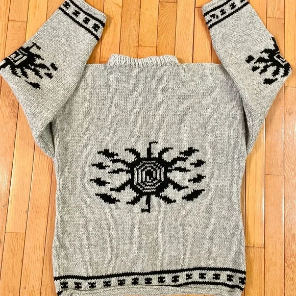 VTG Men’s Sweater Oversized 100% Wool Gray Sun Decor Heavy Hand Knit Ecuador
